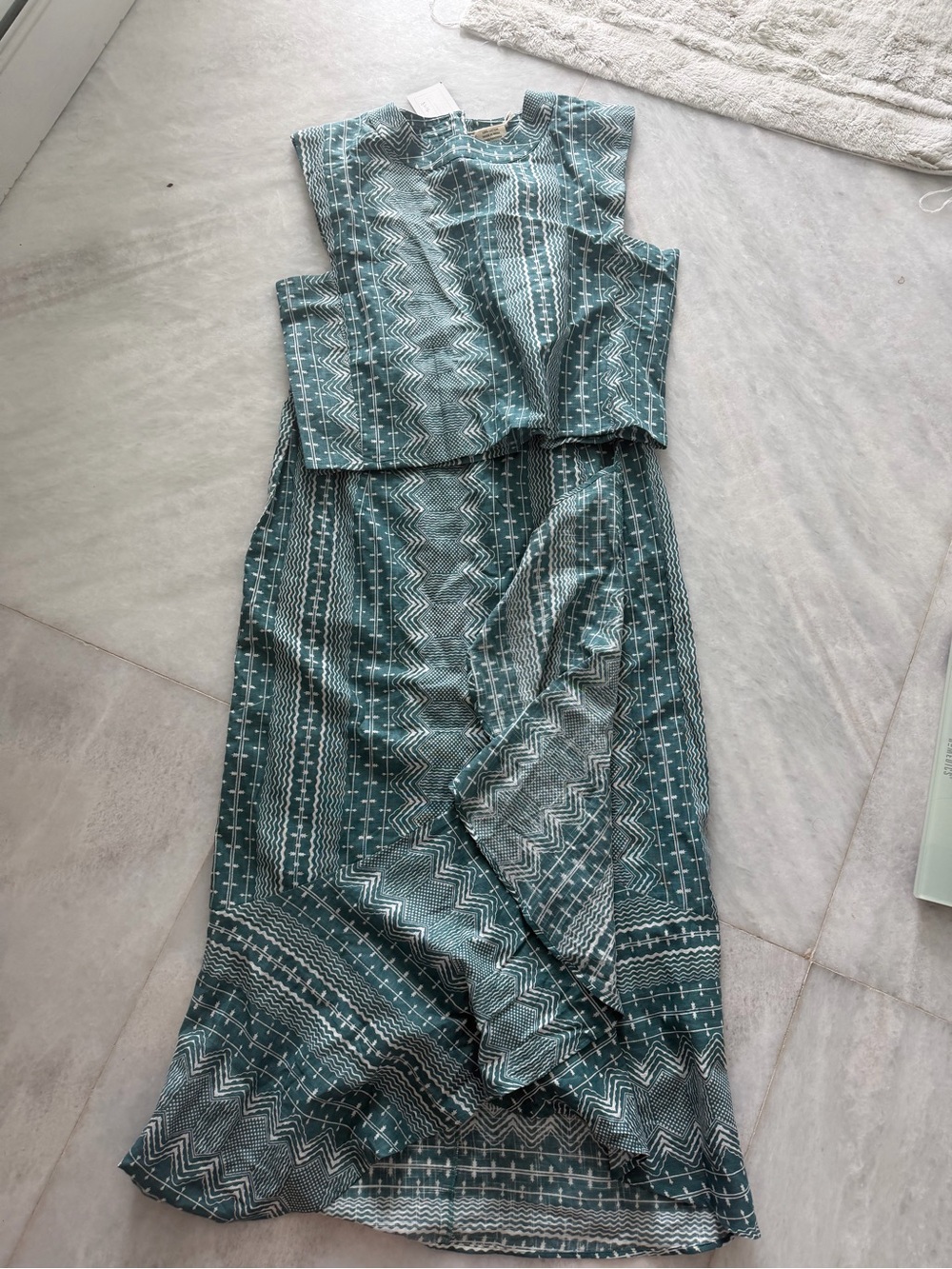 Sleeveless Teal Patterned Set